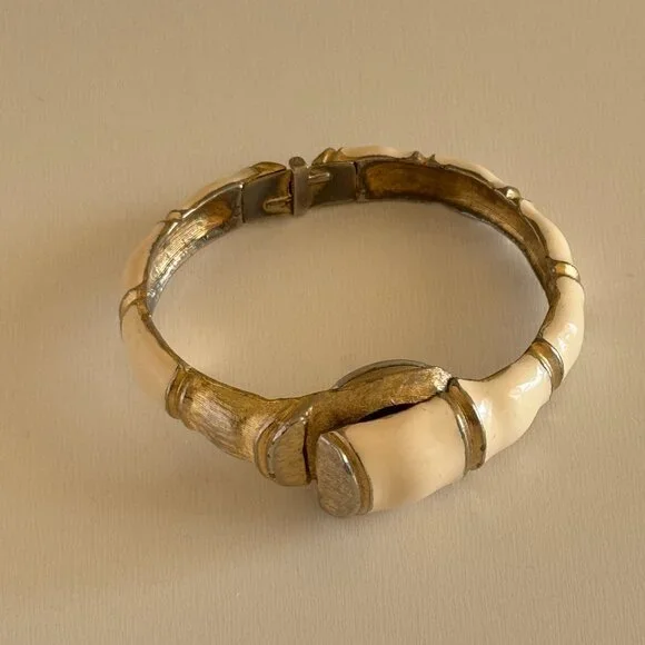  Pilgrim Hidden Dial Watch Women 23mm Gold Tone 17 Jewels Bracelet - Picture 7 of 8